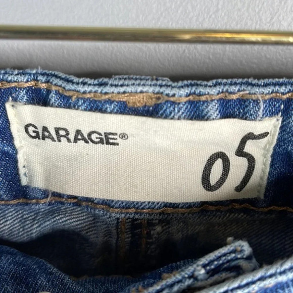 GARAGE Boyfriend Jeans Distressed Blue Light Wash Fray Hem Baggy Mid Rise Size 5 - Picture 8 of 11